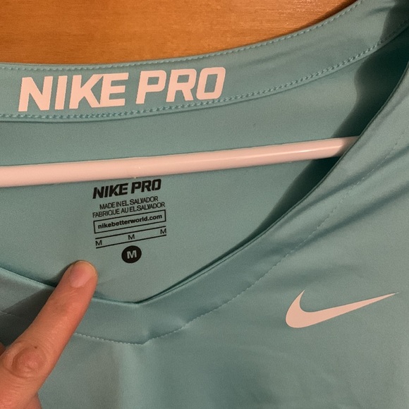 Nike pro basic v-neck t-shirt - Picture 2 of 3